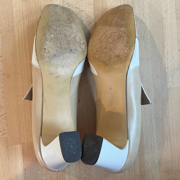 Vintage Two-Tone High-Vamp Pumps - Picture 8 of 12
